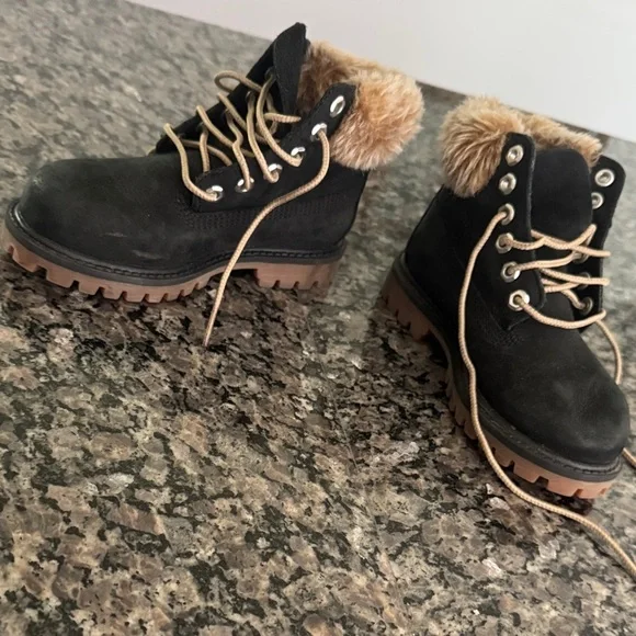 Timberland Black Boots with Tan Fur Trim EUC 10 toddler - Picture 6 of 12